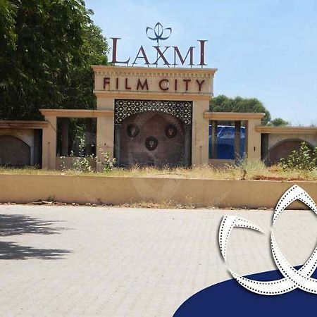 Laxmi Film City Resort Vadodara Kültér fotó