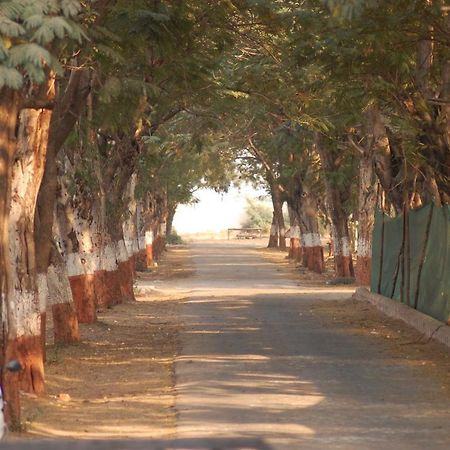 Laxmi Film City Resort Vadodara Kültér fotó