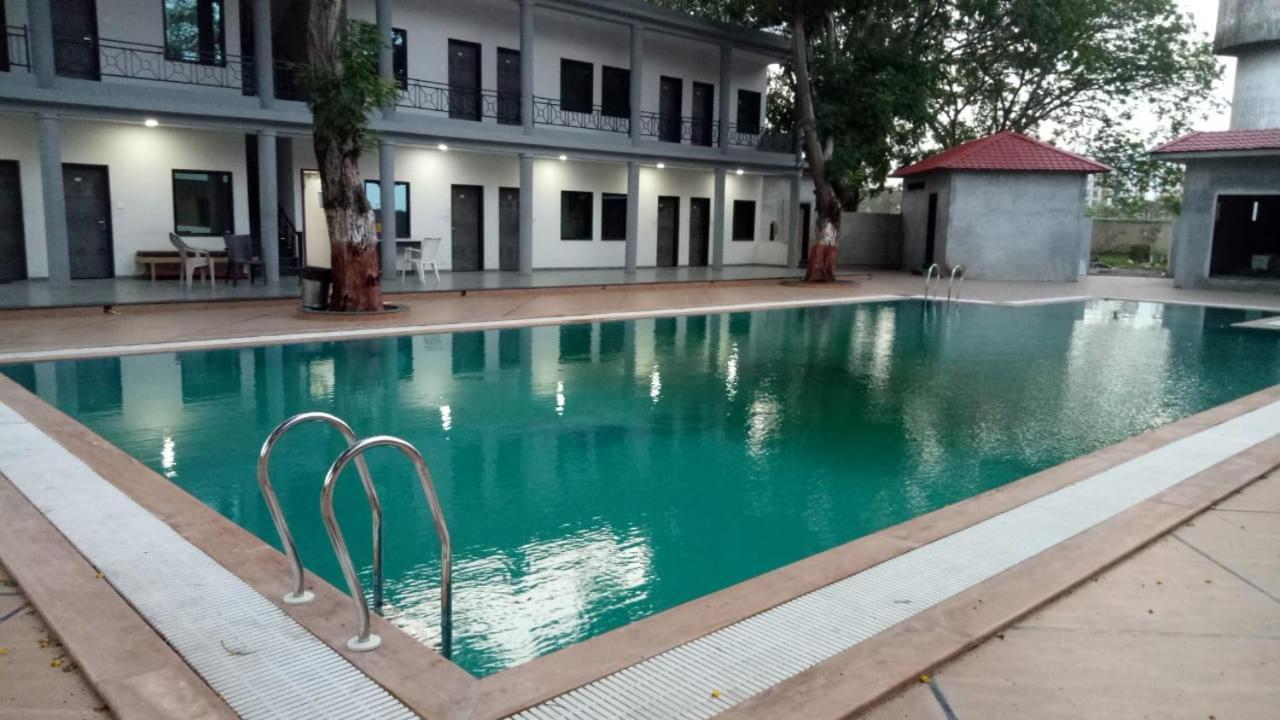 Laxmi Film City Resort Vadodara Kültér fotó