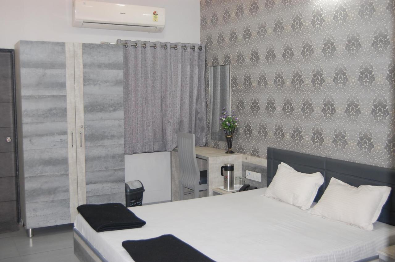 Laxmi Film City Resort Vadodara Kültér fotó