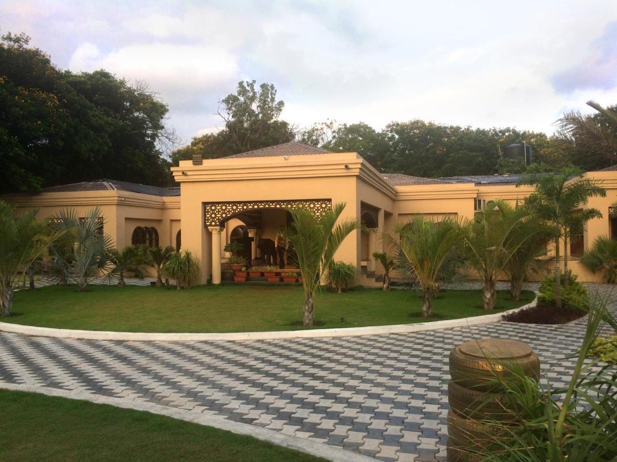 Laxmi Film City Resort Vadodara Kültér fotó