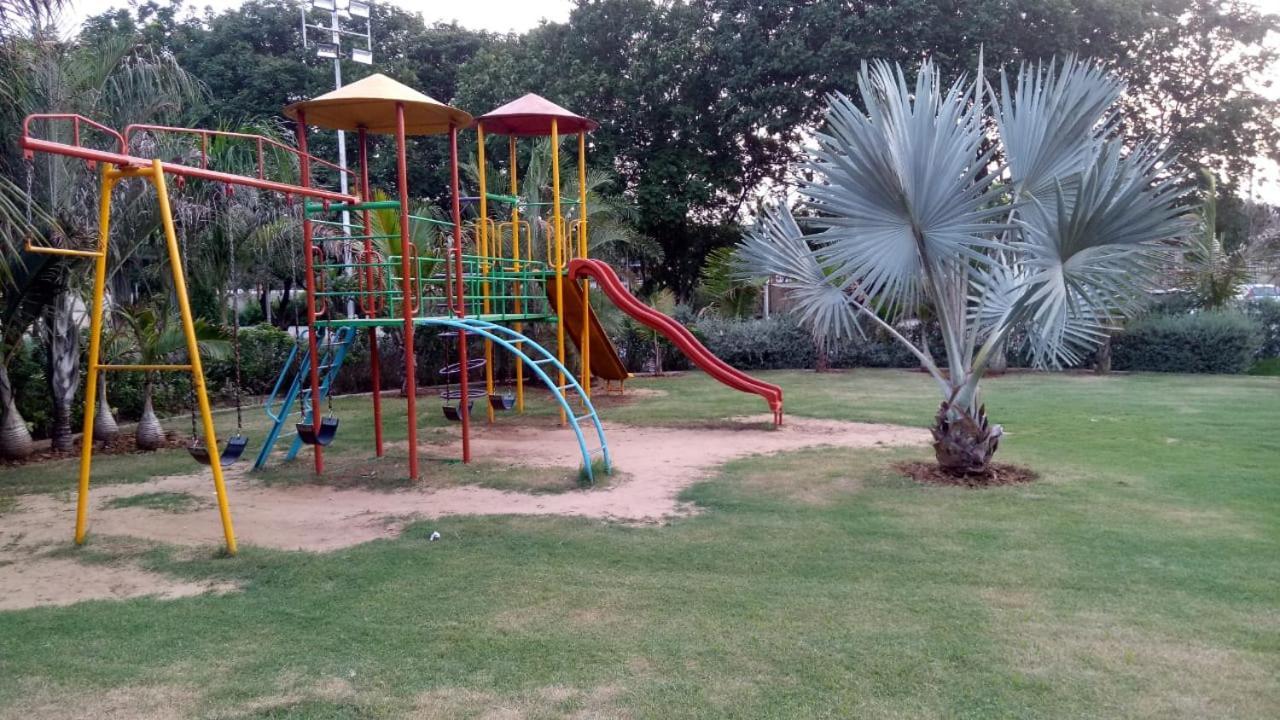 Laxmi Film City Resort Vadodara Kültér fotó