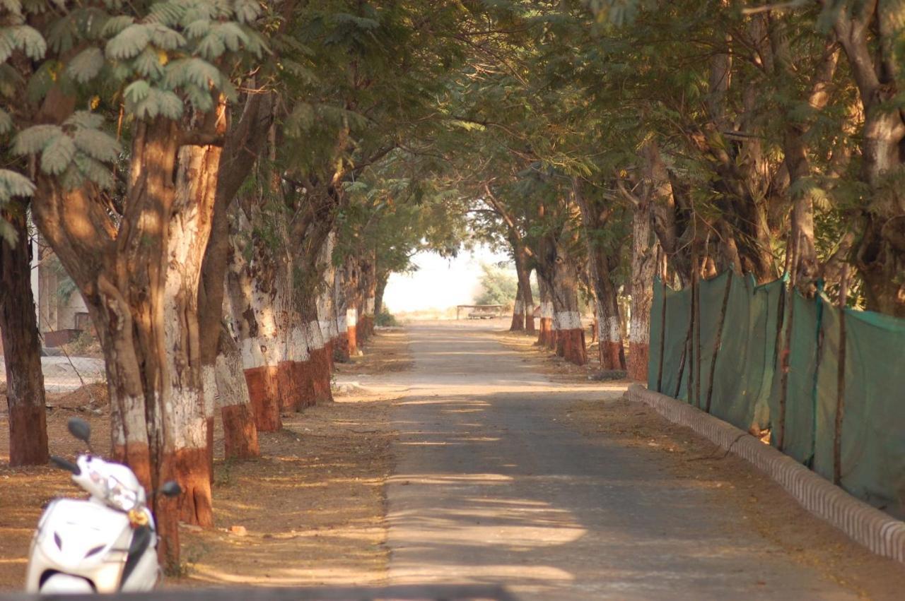 Laxmi Film City Resort Vadodara Kültér fotó