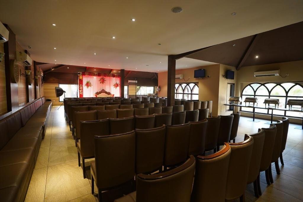 Laxmi Film City Resort Vadodara Kültér fotó
