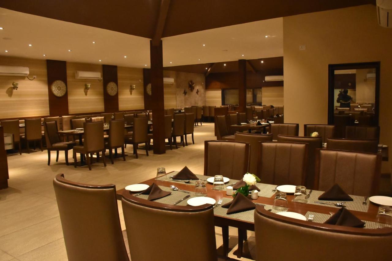 Laxmi Film City Resort Vadodara Kültér fotó